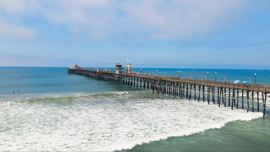 Redideo · CC BY-SA 4.0 · Wikimedia Commons The Oceanside Pier